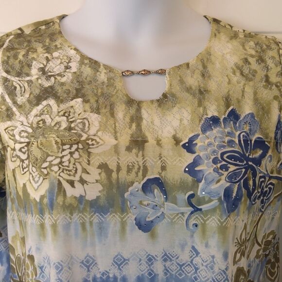 Alfred Dunner printed 3/4 lace sleeve studded blouse - Picture 3 of 14